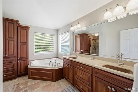 $625,000 | 444 Eagle Pointe Landing Drive, Eureka, MO 63025