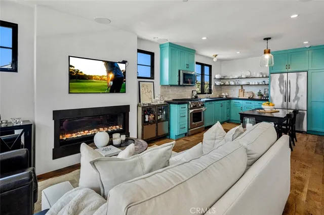 $1,999,999 | 616 Narcissus Avenue, Unit 1/2, Corona del Mar, CA 92625