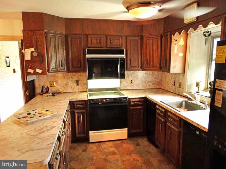 2769 Village Road Langhorne, PA 19047 - Photo 10 of 25 Kitchen
