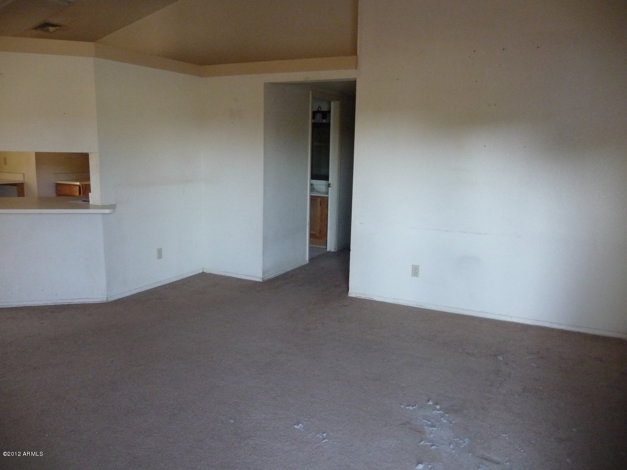 8014 West Wethersfield Road Peoria, AZ 85381 - Photo 3 of 5 Livingroom