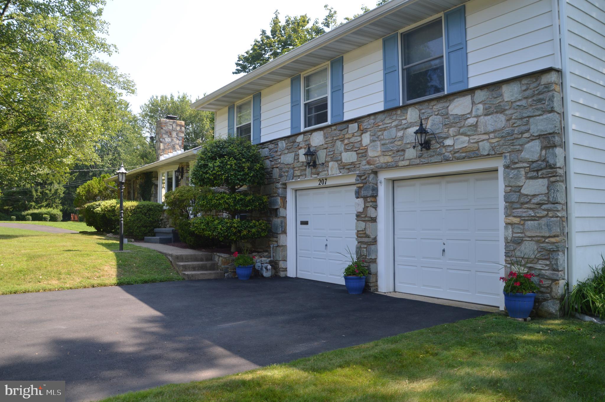 207 Harding Road Southampton, PA 18966 - Photo 3 of 41 Gallery Image 3