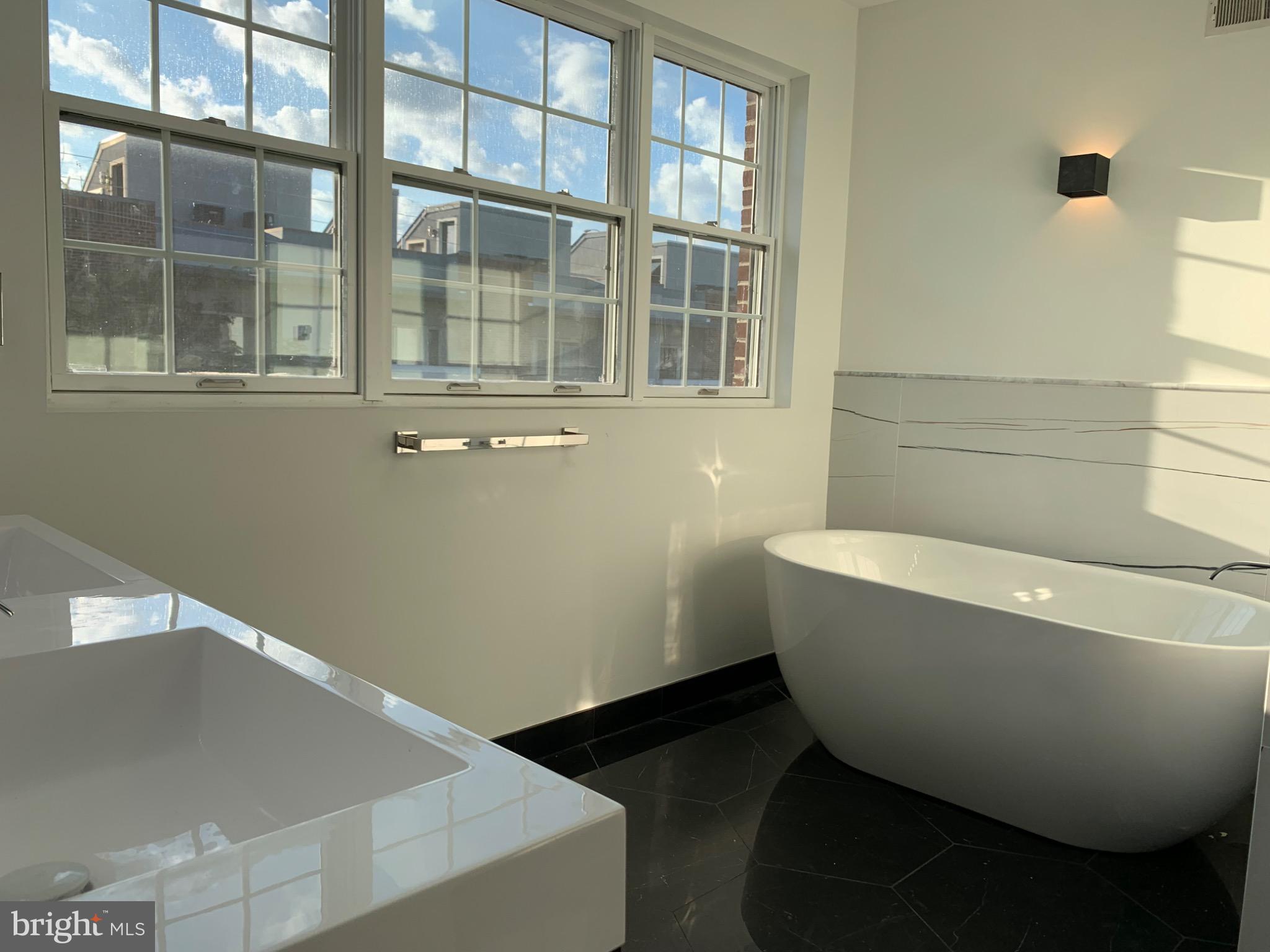417 North Front Street Philadelphia, PA 19123 - Photo 5 of 11 a bathroom with a bathtub and window