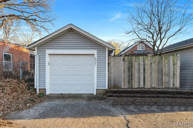 $295,000 | 6021 Leona Street, St. Louis, MO 63116