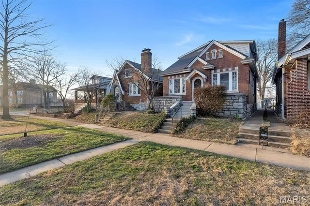 $295,000 | 6021 Leona Street, St. Louis, MO 63116