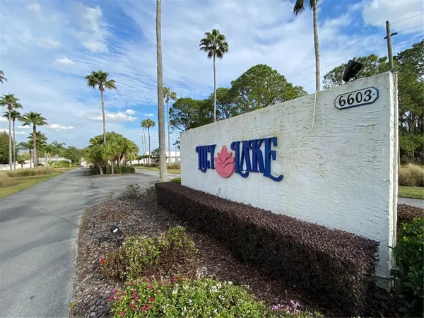 $290,000 | 340 Fairway Boulevard, Frostproof, FL 33843