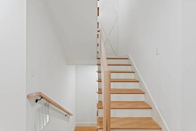 a view of entryway with hallway