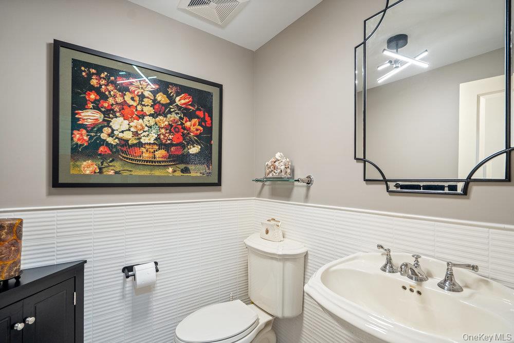 12 Chester Drive Great Neck, NY 11021 - Photo 12 of 30