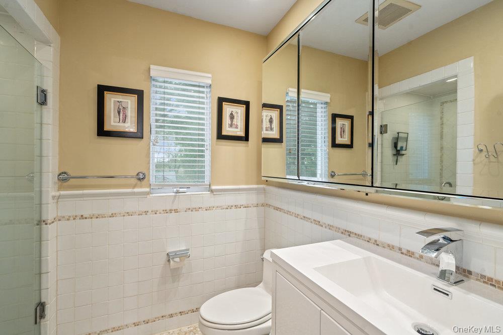 12 Chester Drive Great Neck, NY 11021 - Photo 15 of 30