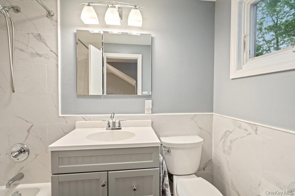 12 Chester Drive Great Neck, NY 11021 - Photo 21 of 30