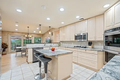 $2,498,000 | 12 Chester Drive, Great Neck, NY 11021