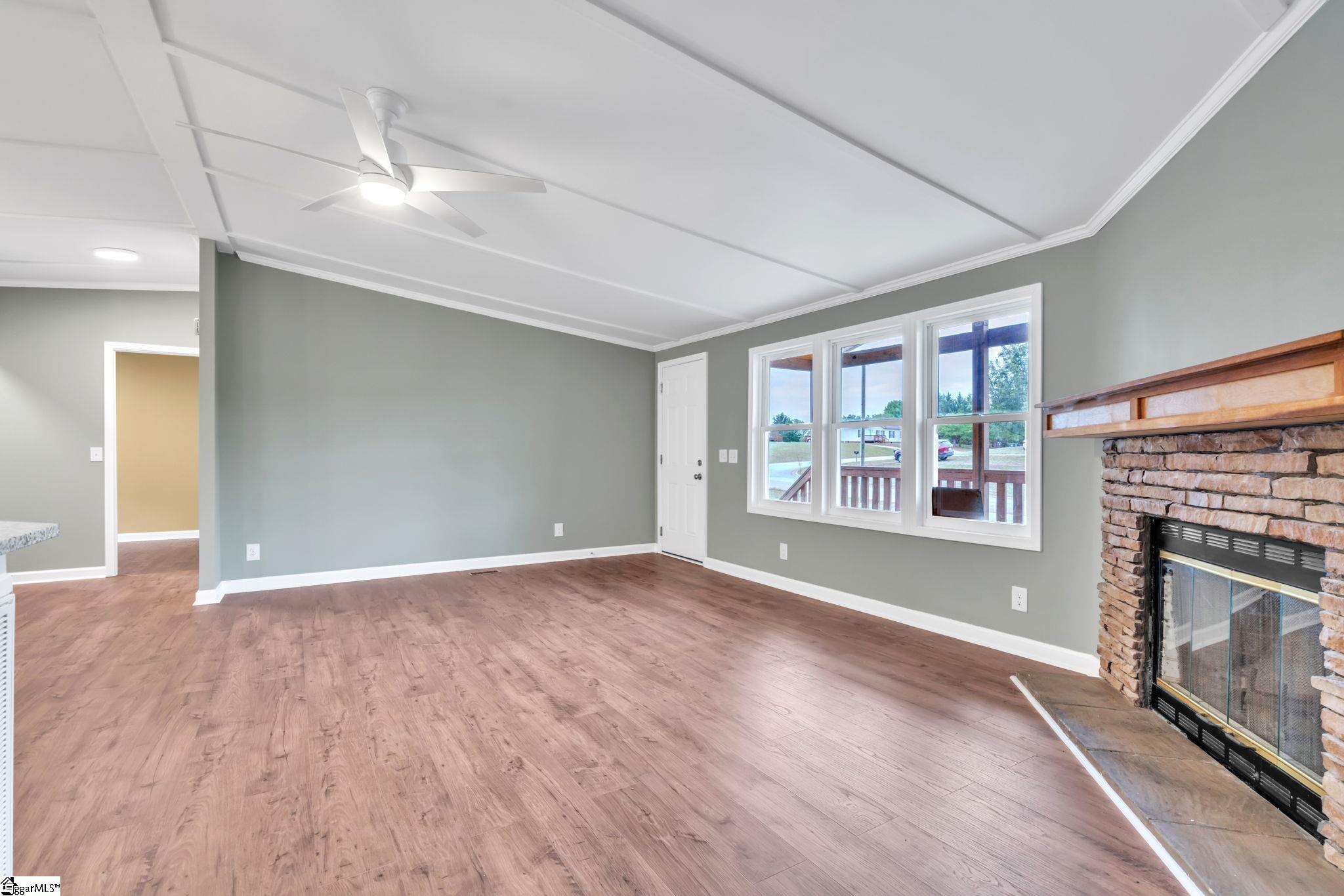 423 Valleybrook Lane Greer, SC 29651 - Photo 5 of 31 Gallery Image 5