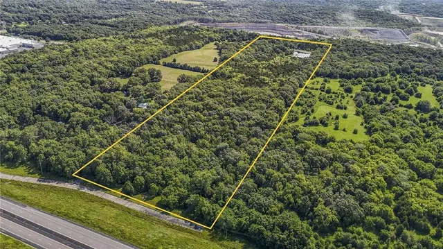 $1,300,000 | 926 South 130th Street, Bonner Springs, KS 66012