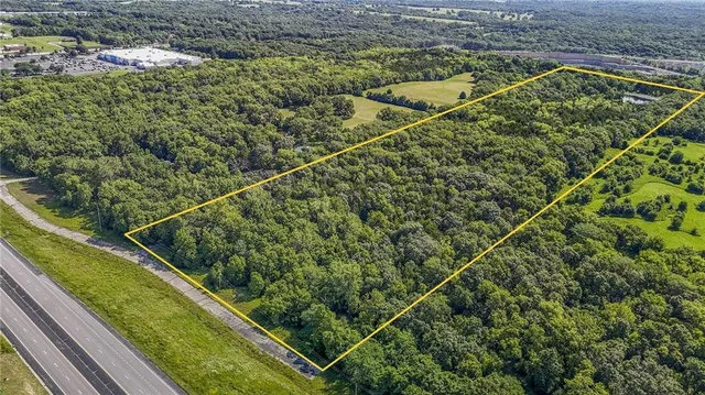 $1,300,000 | 926 South 130th Street, Bonner Springs, KS 66012