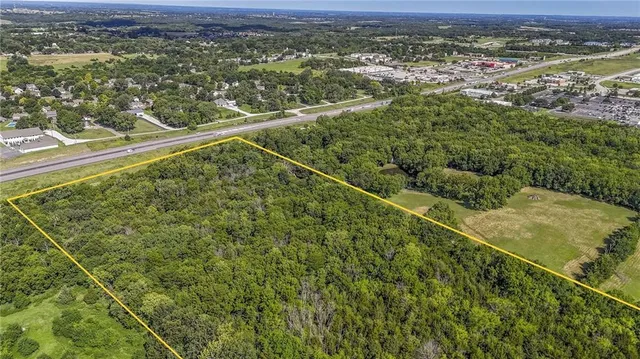 $1,300,000 | 926 South 130th Street, Bonner Springs, KS 66012