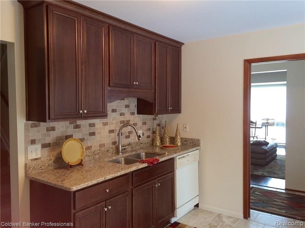 1286 Brook Lane, Unit 295 Rochester Hills, MI 48306 - Photo 3 of 27