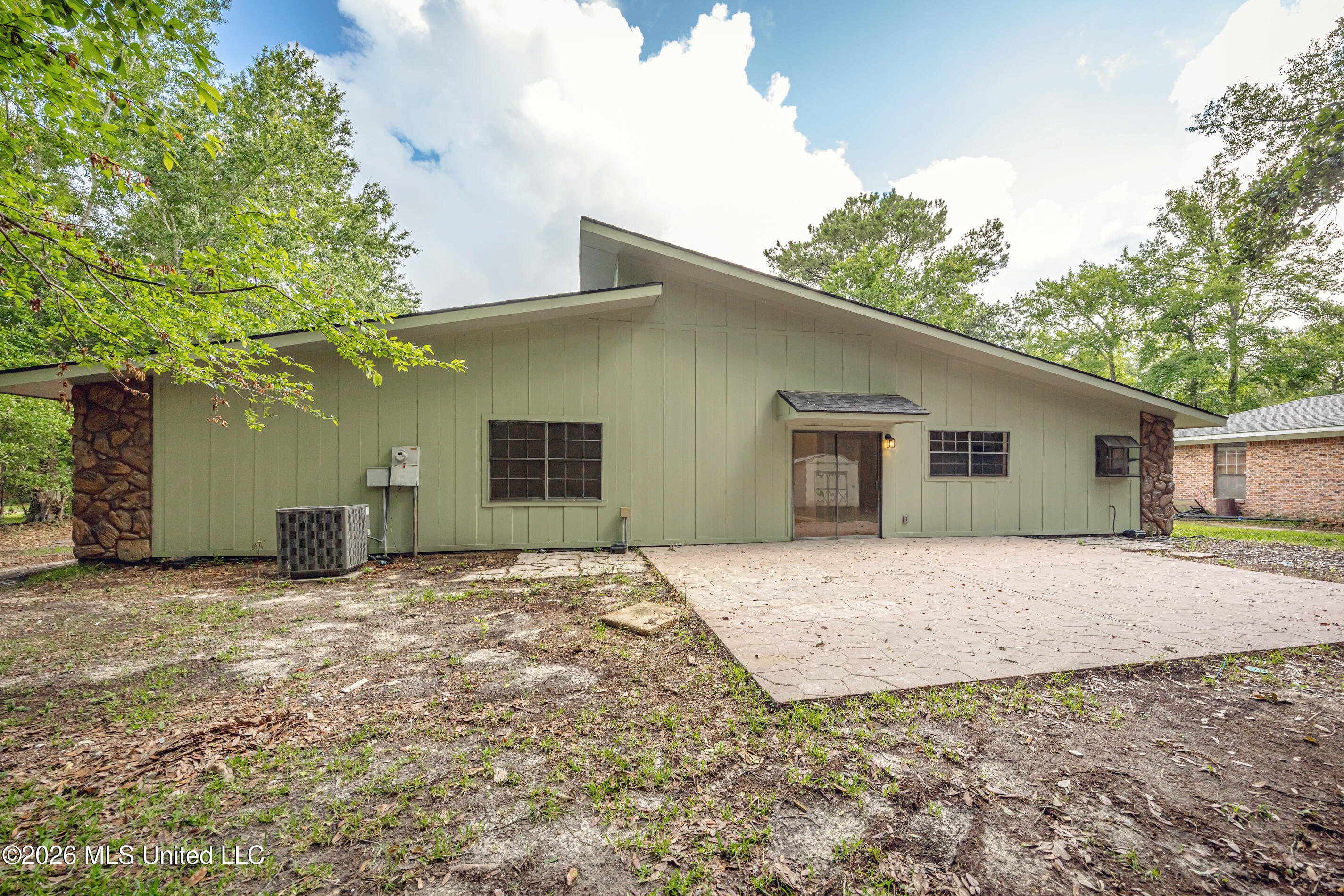 106 Booth Circle Ocean Springs, MS 39564 - Photo 5 of 42 IMG_0520