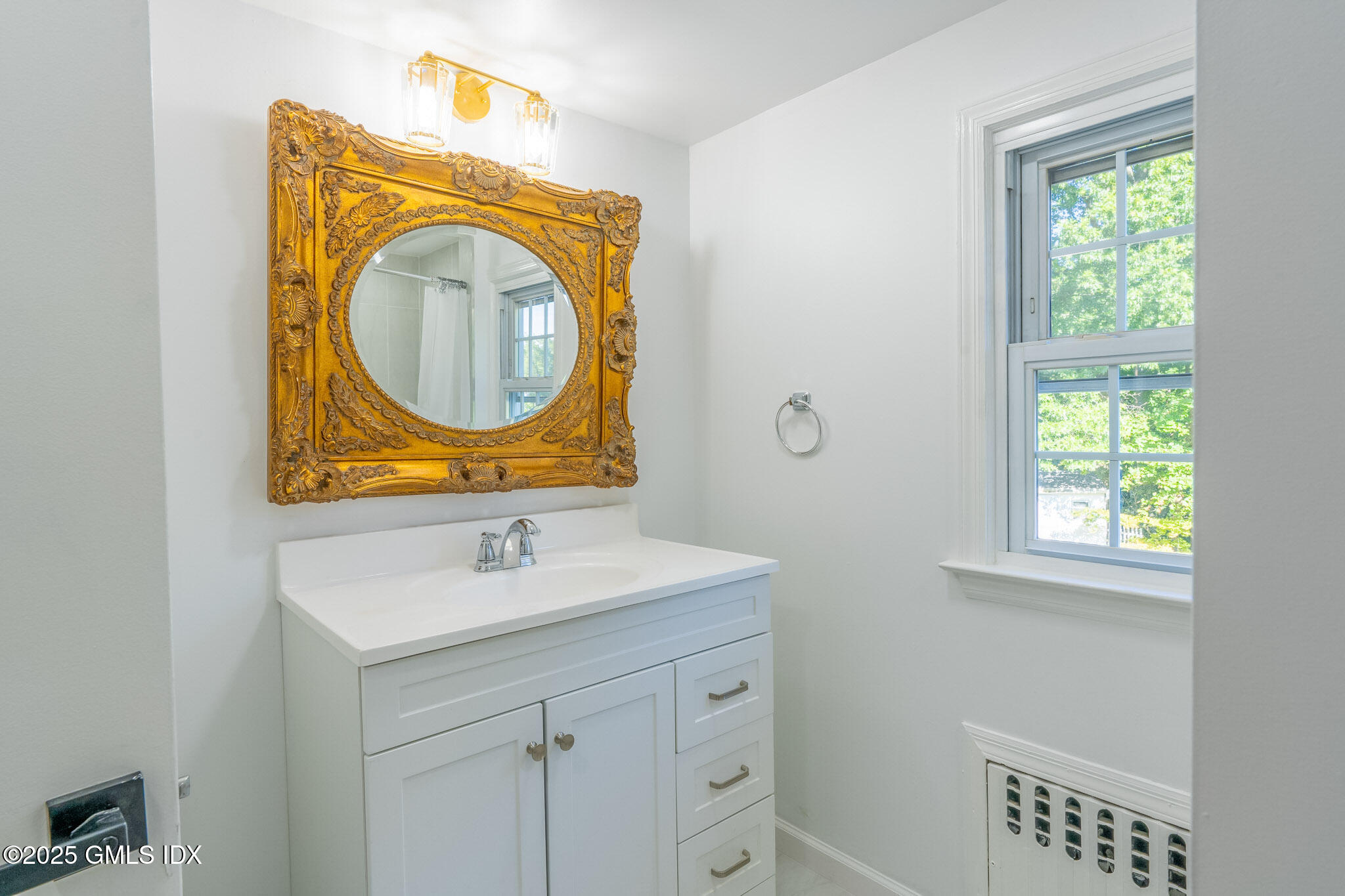 11 Sheep Hill Road Riverside, CT 06878 - Photo 7 of 13 Bath