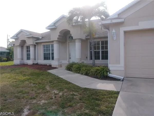 $2,700 | 1624 Southwest 4th Avenue, Cape Coral, FL 33991