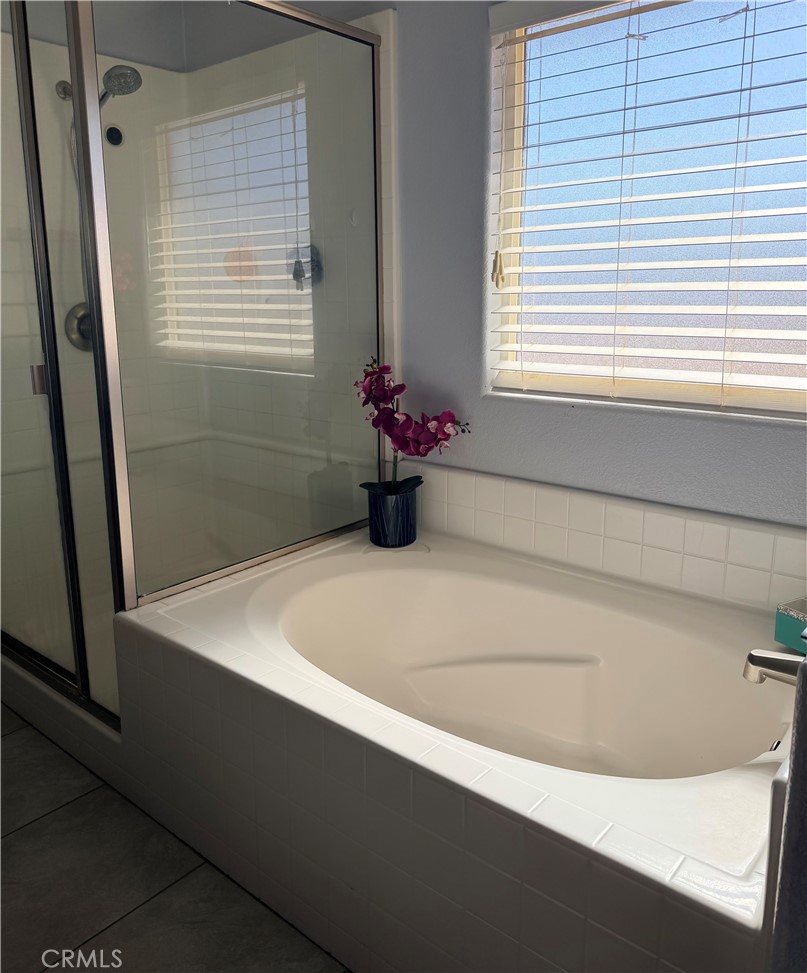 12833 Algonquin Road Apple Valley, CA 92308 - Photo 9 of 16 a room with a window