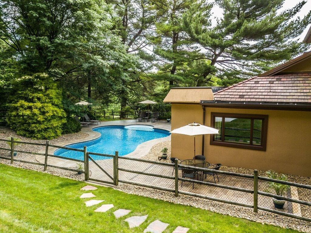 234 Hunt Road Pittsburgh, PA 15215 - Photo 4 of 25 Gallery Image 4