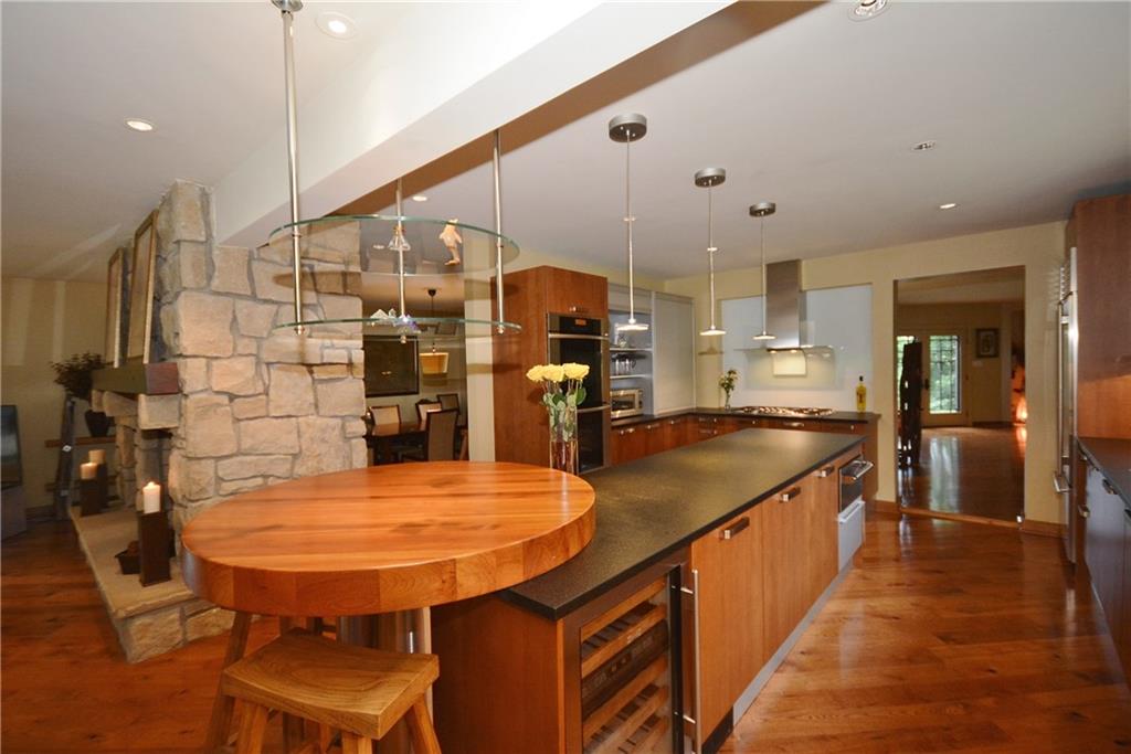 234 Hunt Road Pittsburgh, PA 15215 - Photo 9 of 25 Gallery Image 9