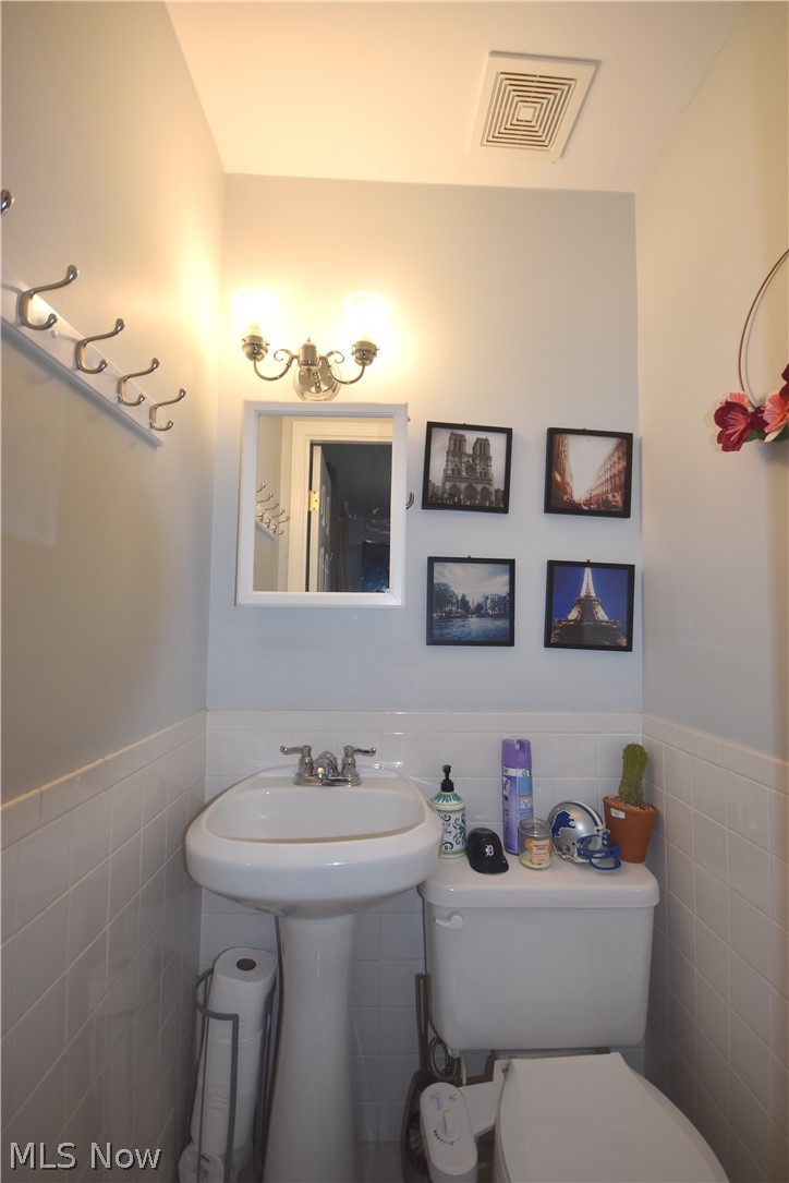 26719 Knickerbocker Road Bay Village, OH 44140 - Photo 9 of 25 Half bath in the master bedroom!