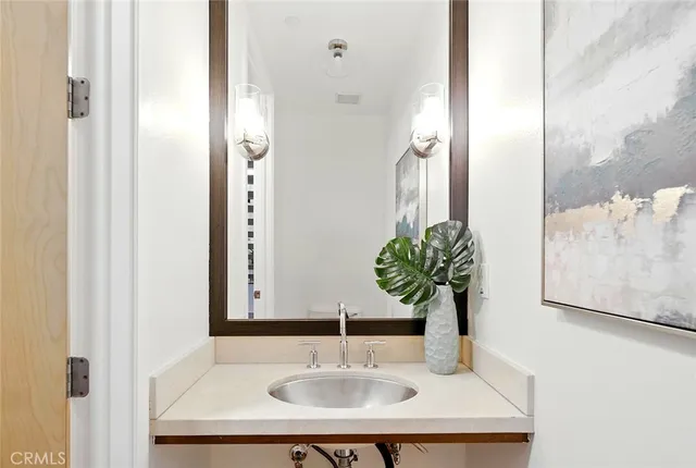 $725,000 | 395 East 4th Street, Unit 39, Long Beach, CA 90802