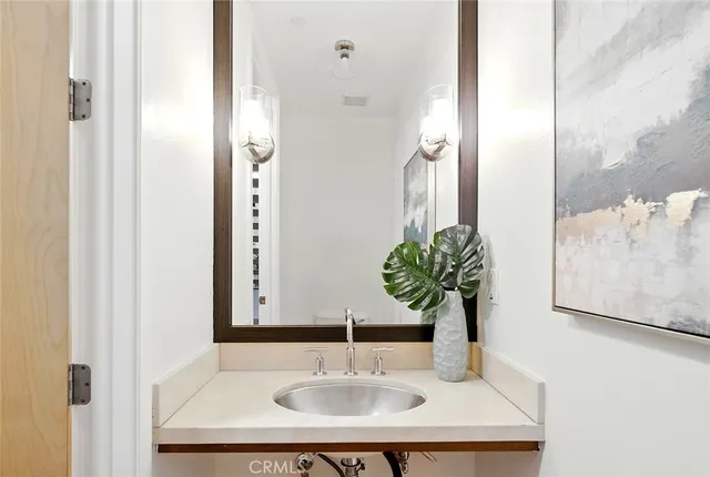 $725,000 | 395 East 4th Street, Unit 39, Long Beach, CA 90802