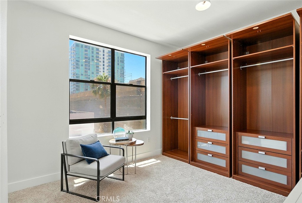 395 East 4th Street, Unit 39 Long Beach, CA 90802 - Photo 25 of 45 a room with furniture and window