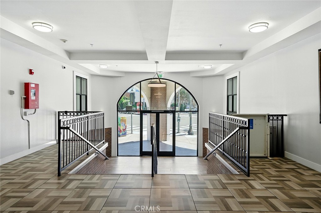 395 East 4th Street, Unit 39 Long Beach, CA 90802 - Photo 33 of 45 a view of entryway