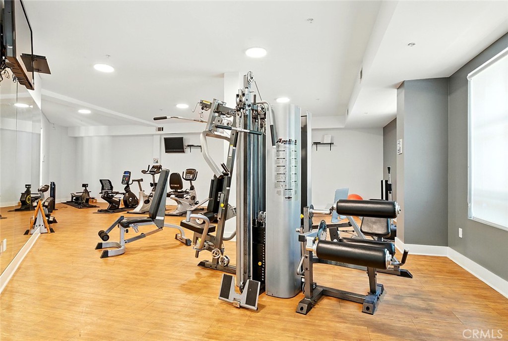 395 East 4th Street, Unit 39 Long Beach, CA 90802 - Photo 39 of 45 a view of a room with gym equipment