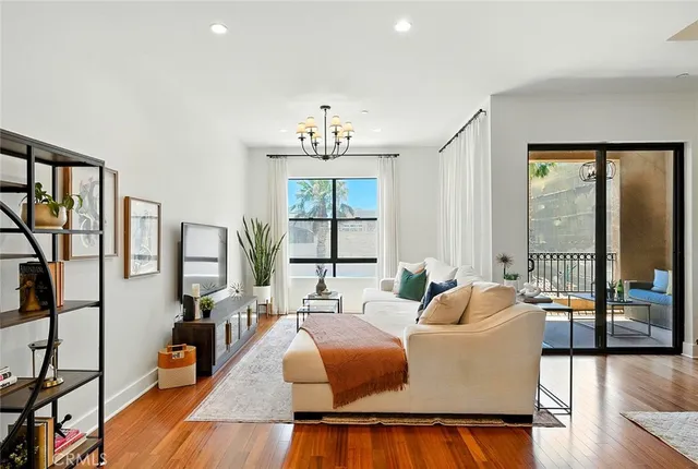 $725,000 | 395 East 4th Street, Unit 39, Long Beach, CA 90802