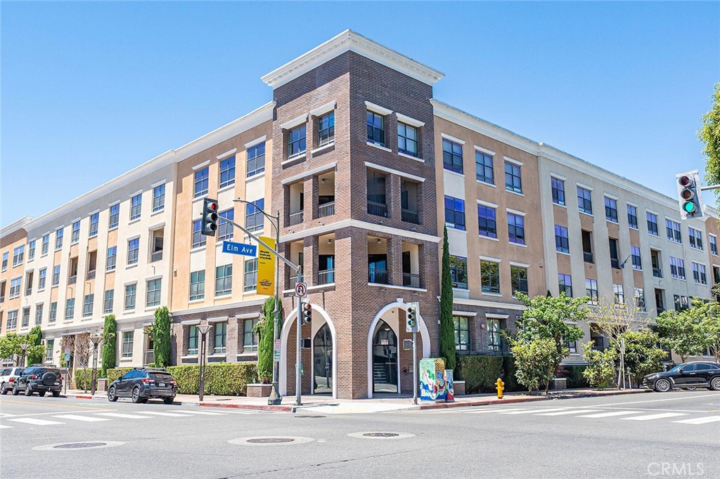 395 East 4th Street, Unit 39 Long Beach, CA 90802 - Photo 40 of 45 a front view of a building