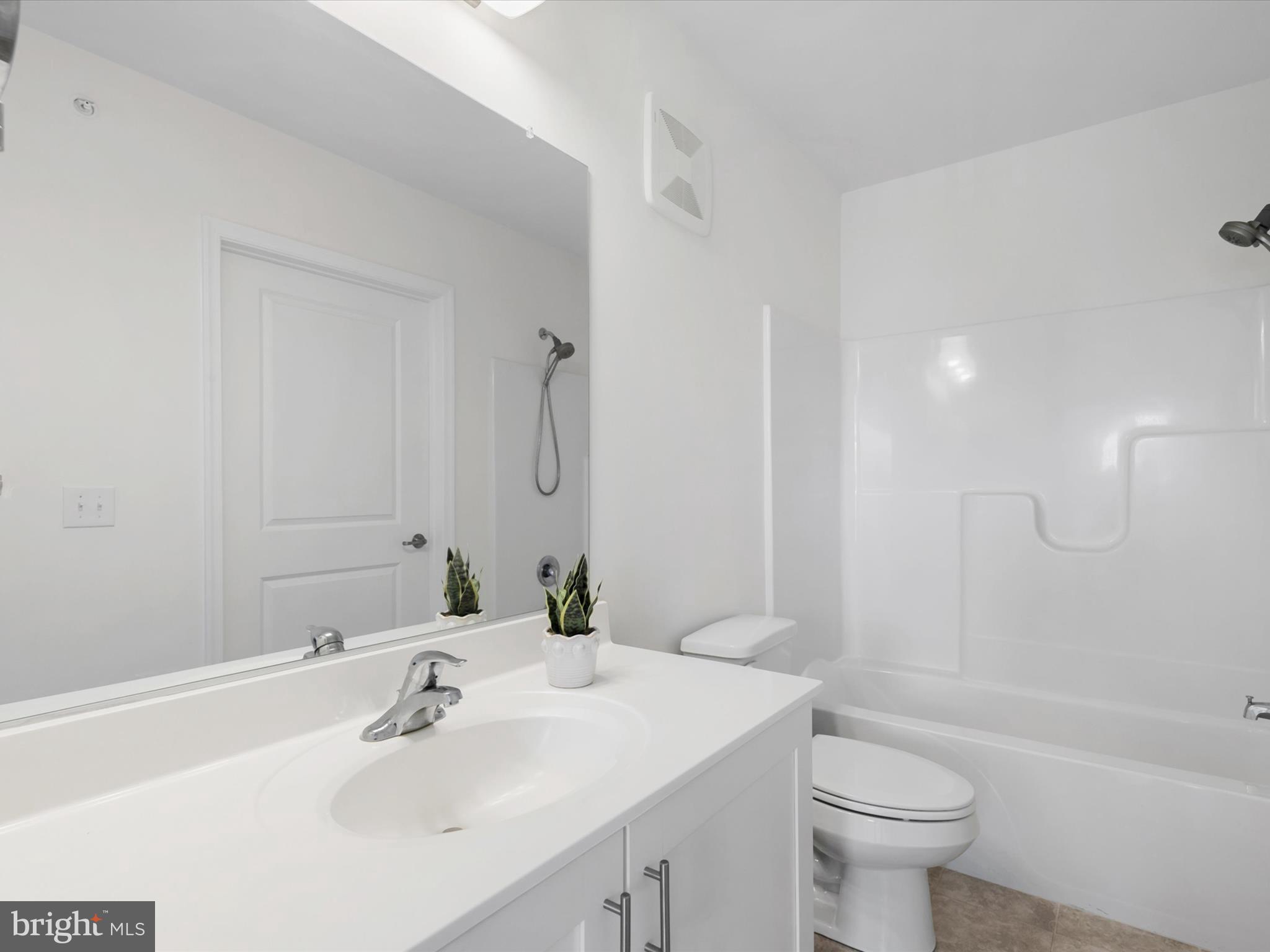 20141 Riesling Lane, Unit 401 Lewes, DE 19958 - Photo 16 of 49 Primary Bedroom 1 Ensuite