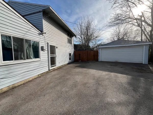 $255,000 | 225 Malibu Drive, Bolingbrook, IL 60440