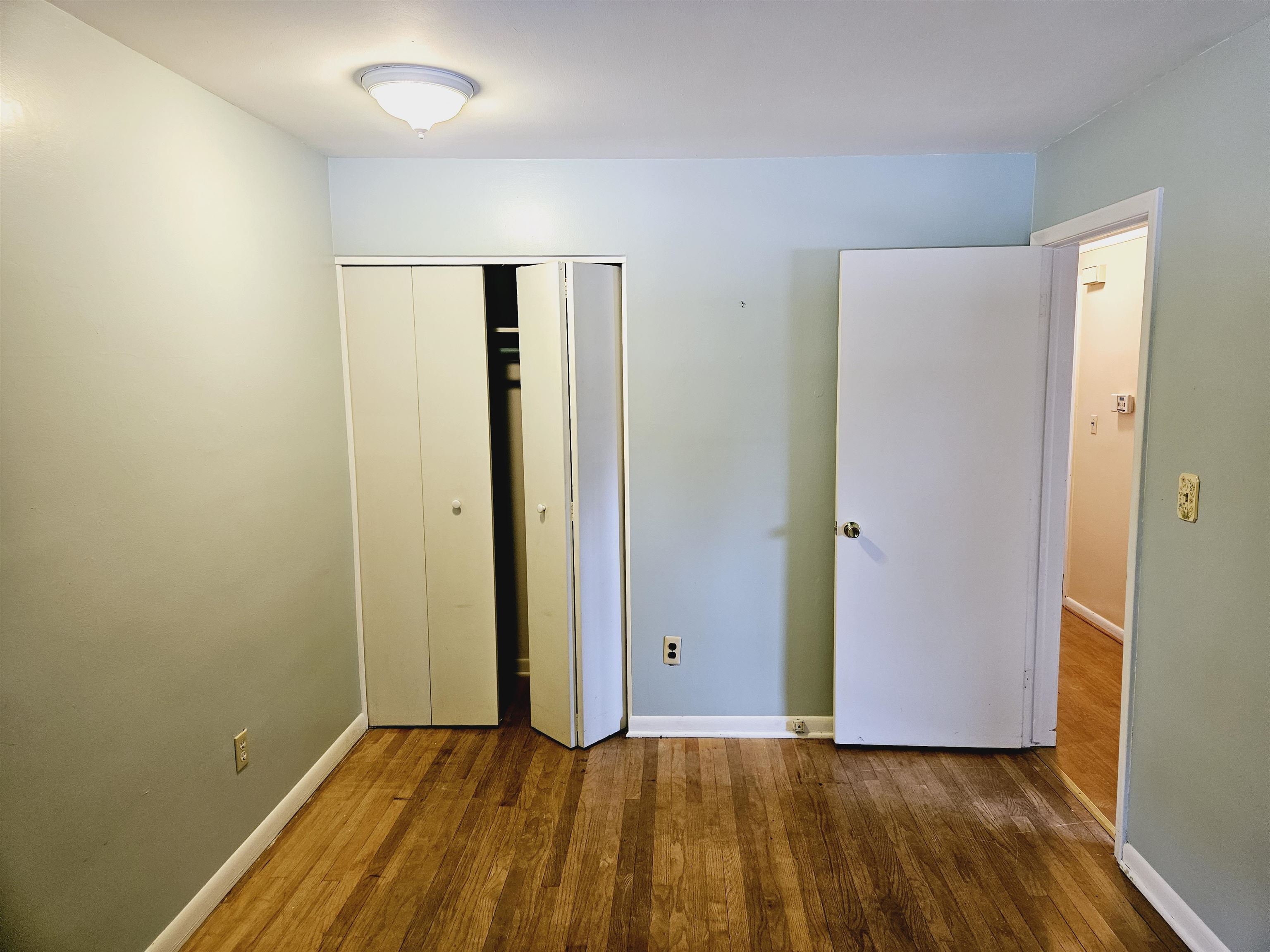 11007 Racine Road Warren, MI 48093 - Photo 14 of 34 50119643-14.JPG
