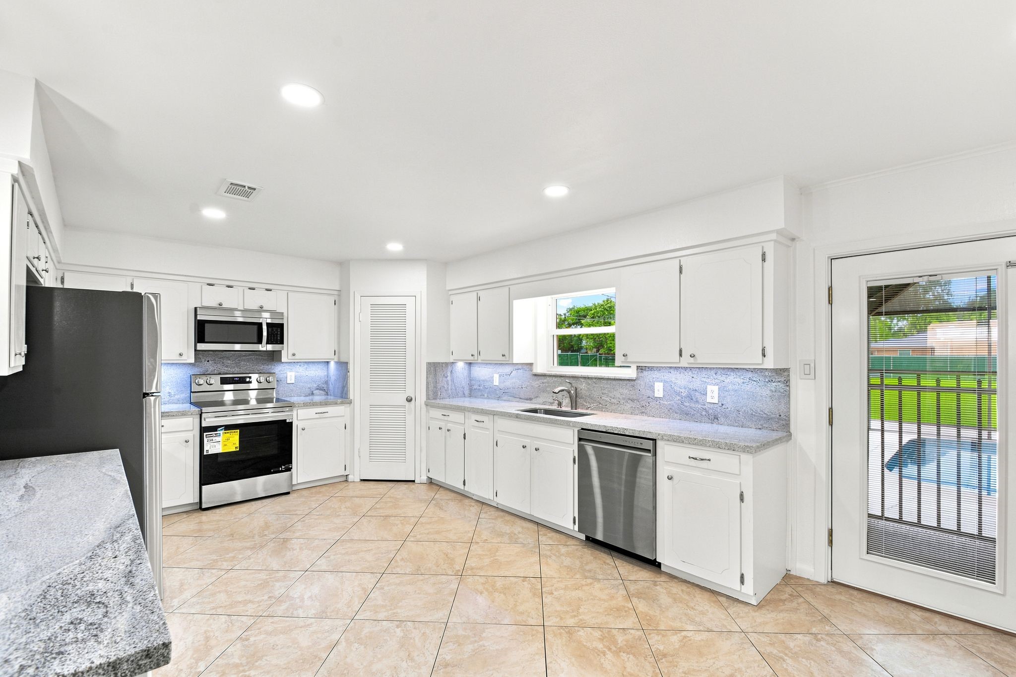 12211 3rd Street Santa Fe, TX 77510 - Photo 17 of 44