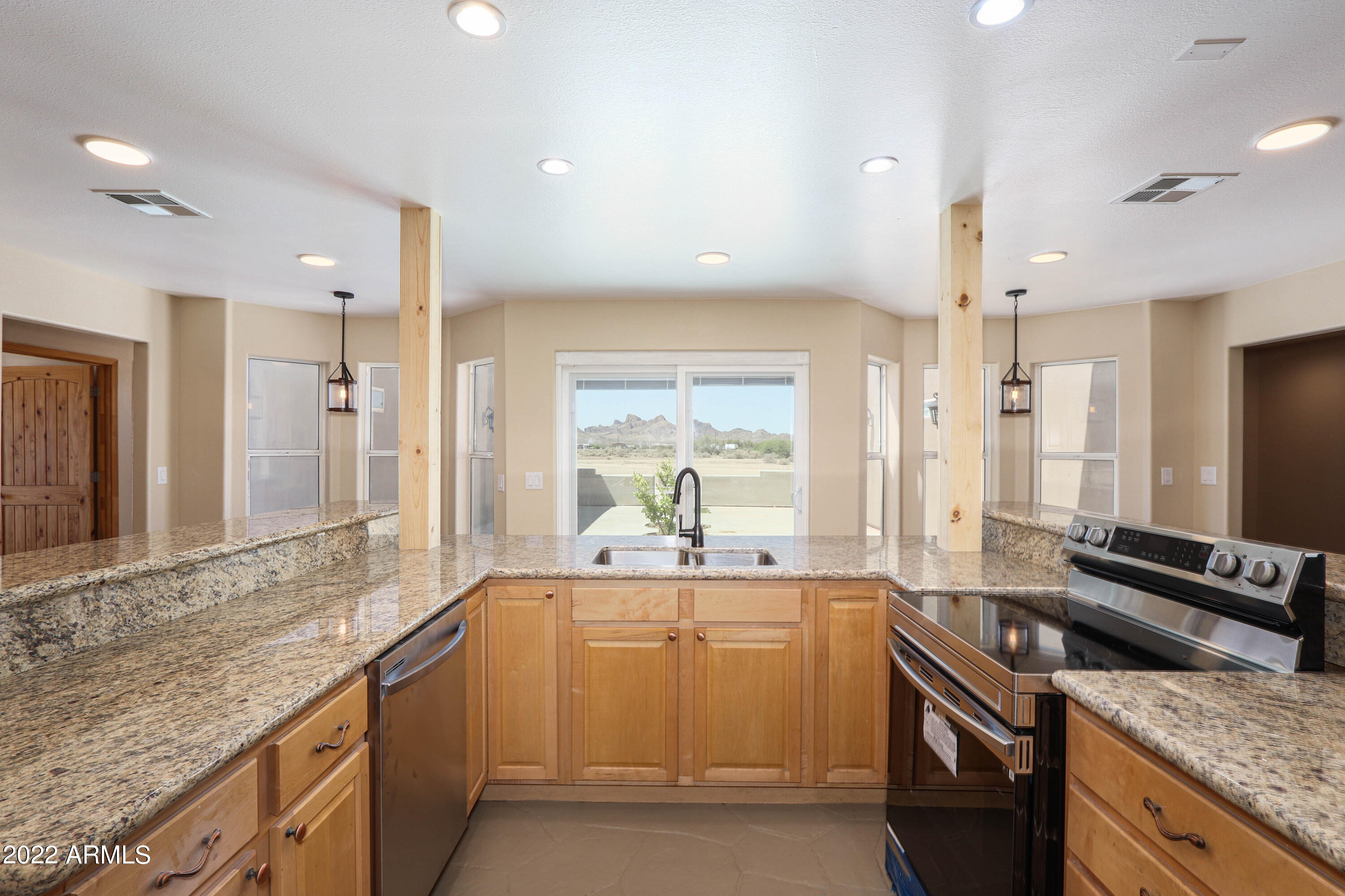 22961 South Jamestown Road Eloy, AZ 85131 - Photo 4 of 47 37