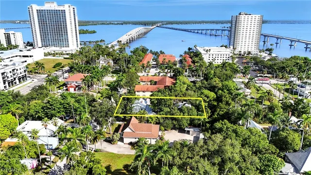 $850,000 | 1531-1533 Hough Street, Fort Myers, FL 33901