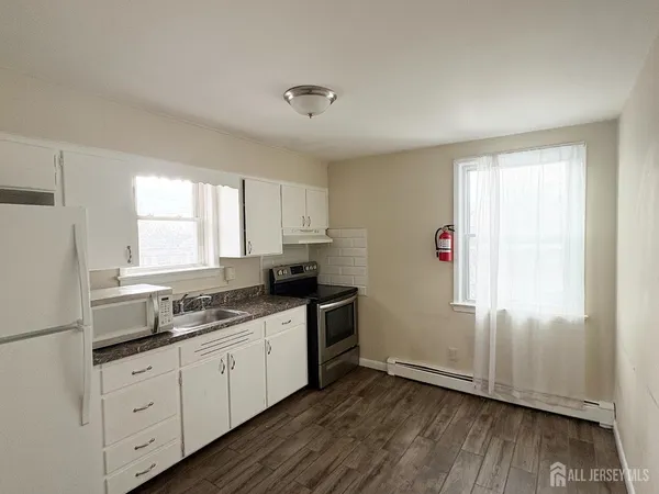 $1,850 | 11 South 10th Avenue, Unit 1, Highland Park, NJ 08904