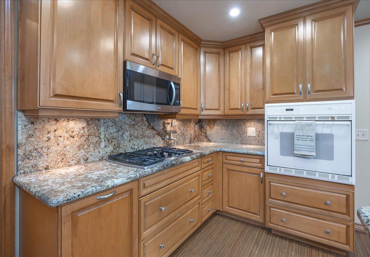 6215 Elmhurst Road Amarillo, TX 79106 - Photo 14 of 33 14-Kitchen 5