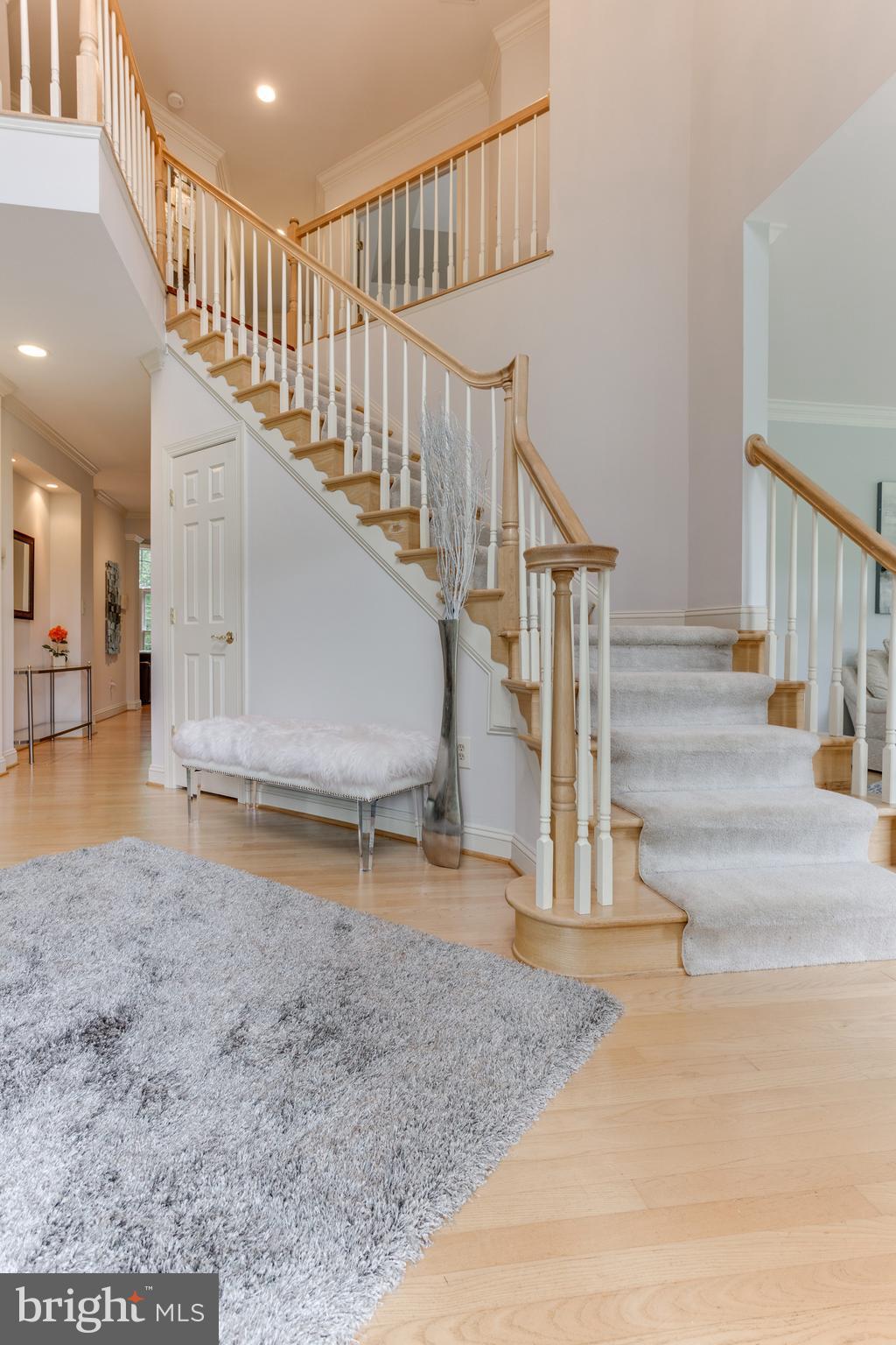 7038 Balmoral Forest Road Clifton, VA 20124 - Photo 3 of 30 Two story foyer