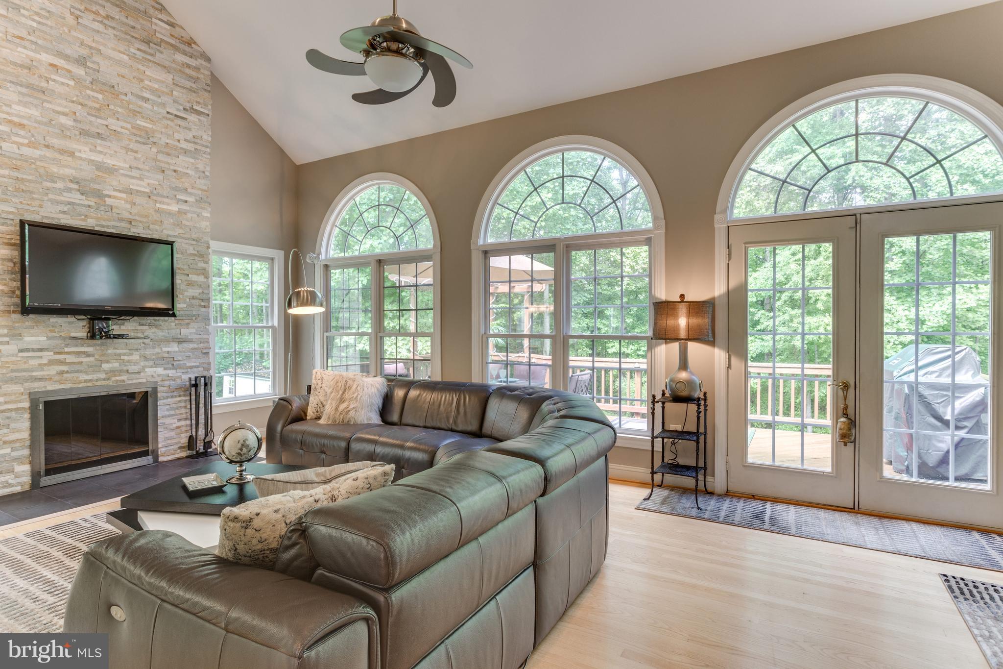 7038 Balmoral Forest Road Clifton, VA 20124 - Photo 8 of 30 Gorgeous family room