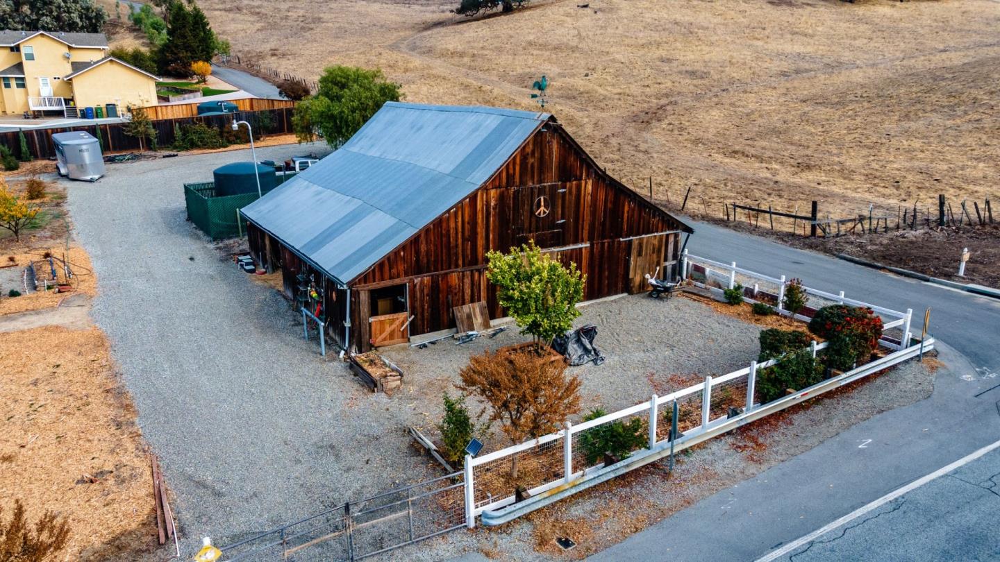 9110 Burchell Road Gilroy, CA 95020 - Photo 11 of 52