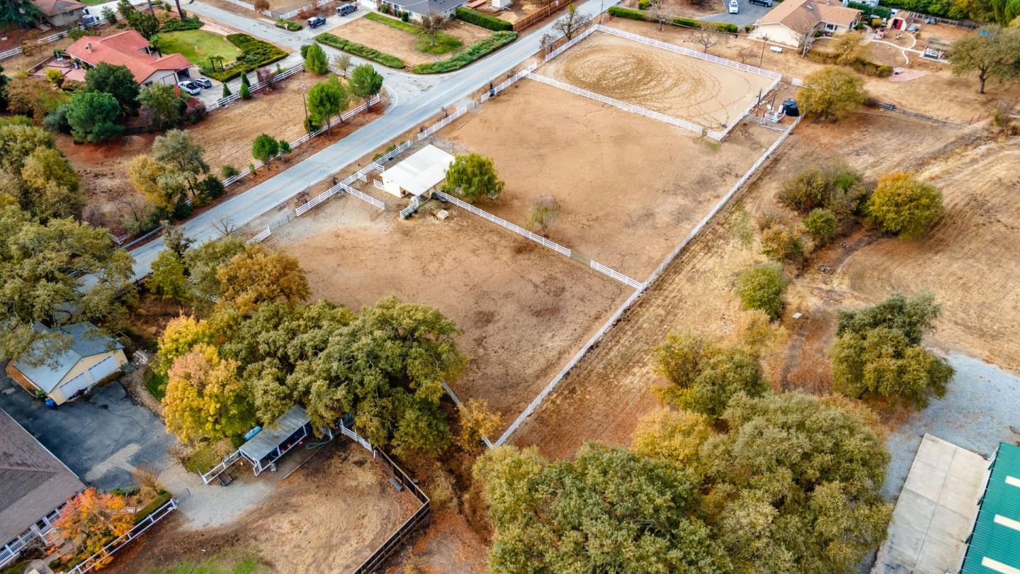 9110 Burchell Road Gilroy, CA 95020 - Photo 4 of 52