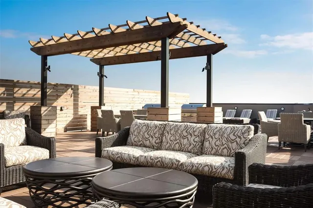 $2,422 | 8110 Park Lane, Unit 1001, Dallas, TX 75231