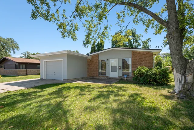 $149,000 | 417 Lakewood Boulevard, Park Forest, IL 60466