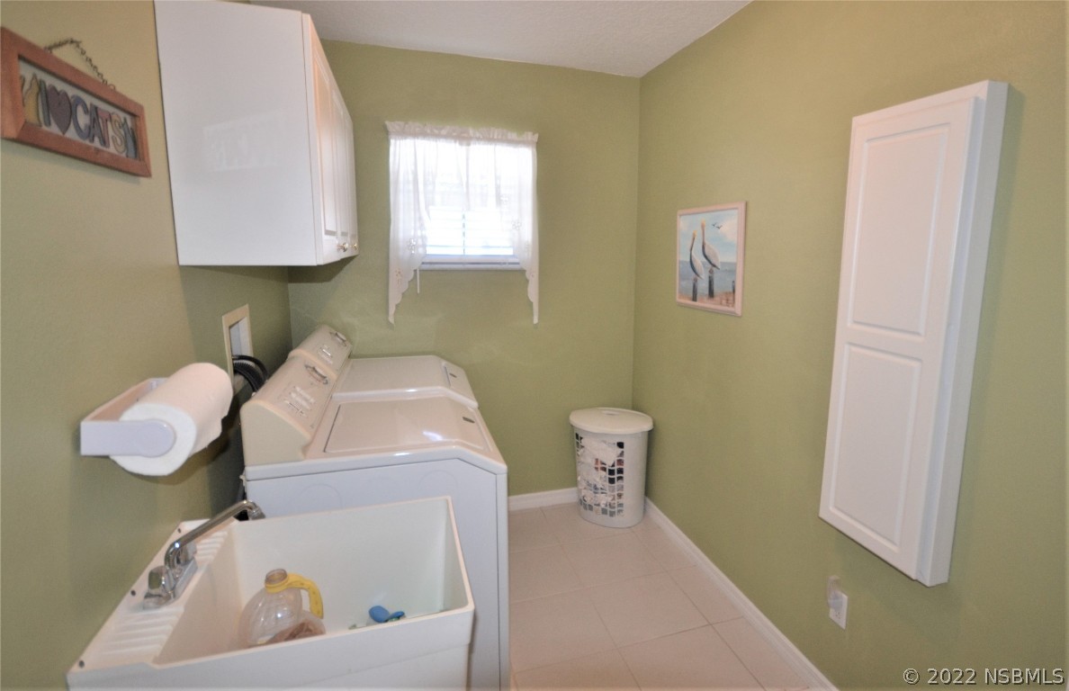 2924 Royal Palm Drive Edgewater, FL 32141 - Photo 29 of 43 a bathroom with a sink a toilet and mirror