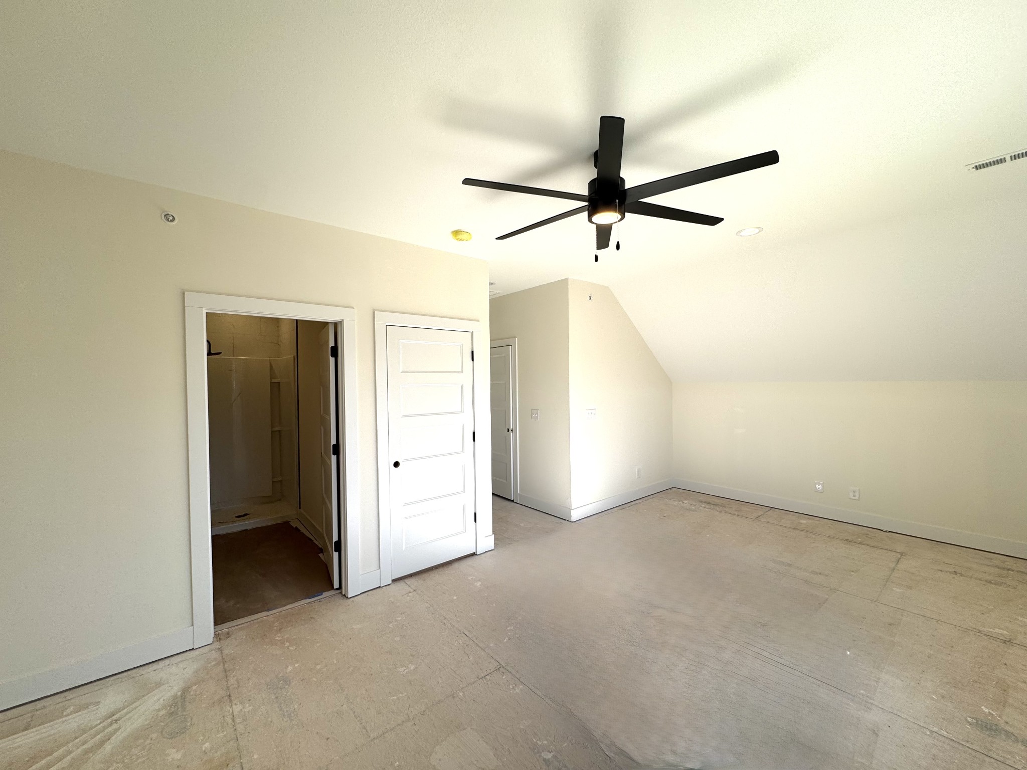 390 Young Lane Pleasant View, TN 37146 - Photo 40 of 48 an empty room with closet and a ceiling fan