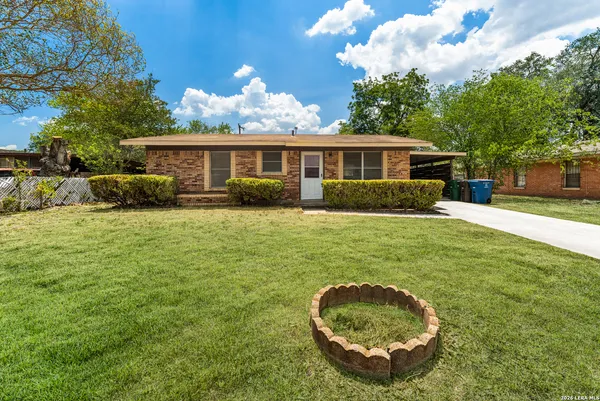 $1,295 | 218 East Villaret Boulevard, San Antonio, TX 78221